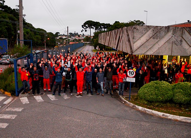 Quarta-feira sangrenta: Metalúrgicos da Volvo e Aker Solutions repudiam atrocidades cometidas contra professores